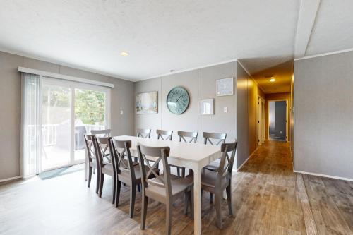 a dining room with a white table and chairs at Cove Creek Escape in Jacksboro
