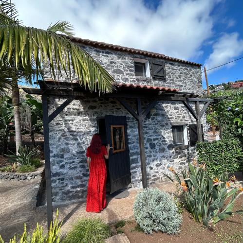 As Casinhas da Madeira - Cosy Stone Cottage in a subtropical garden