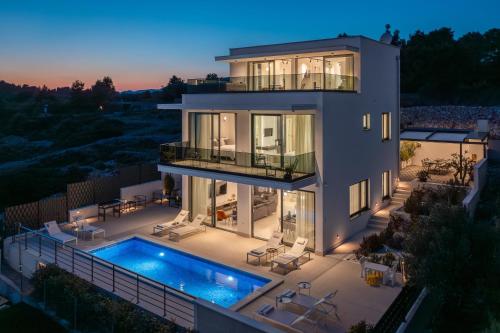 Seaside luxury villa with a swimming pool Rastici, Ciovo - 22934