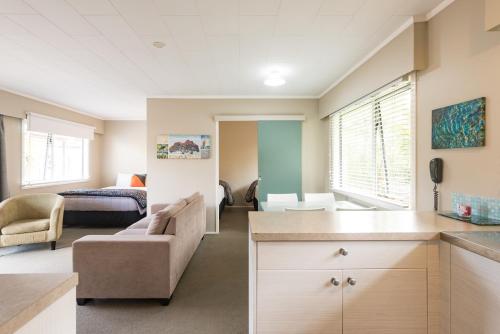 Posezení v ubytování Averill Court Motel