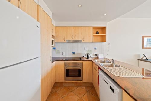Dapur atau dapur kecil di The Cove Yamba