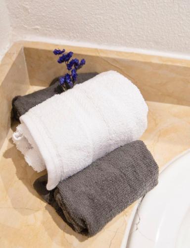 a pile of towels sitting in a bathroom sink at Formidable appartment 3bed/2bath in Mexico City