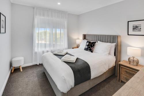 a bedroom with a large bed and a window at Kilsby Sinkhole & Accommodation in Mount Schank