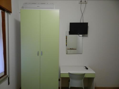 TV a/nebo společenská místnost v ubytování Locanda Trattoria Caffè Cavour