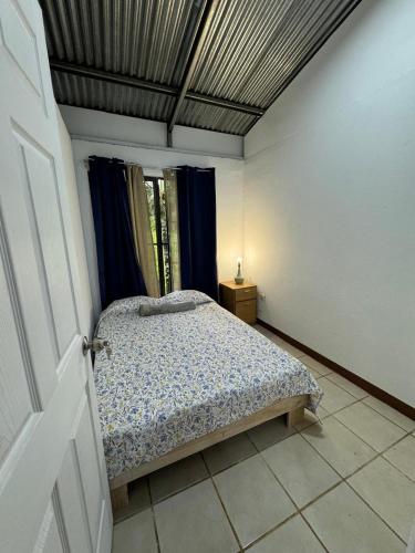 Postel nebo postele na pokoji v ubytování Hostel Córa Chía