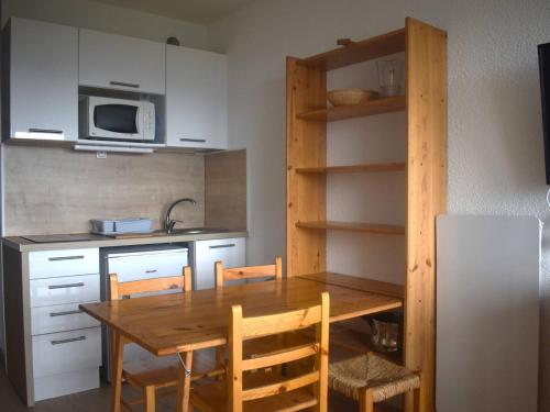 Photo de la galerie de l'établissement Studio Cabine 4 Pers avec Balcon et Parking - FR-1-580-118, à Font-Romeu-Odeillo-Via