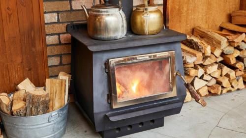 a wood stove with two pots on top of it at Tengu Onsen Asama Sanso in Komoro
