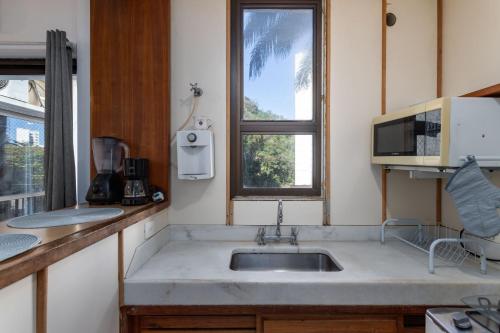 O bucătărie sau chicinetă la Residence Real Copacabana - 120 - Piscina, Academia e Varanda com Vista