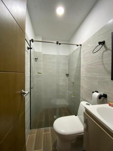 a bathroom with a shower and a toilet and a sink at Apartamento Villa Mary-Coveñas in Coveñas