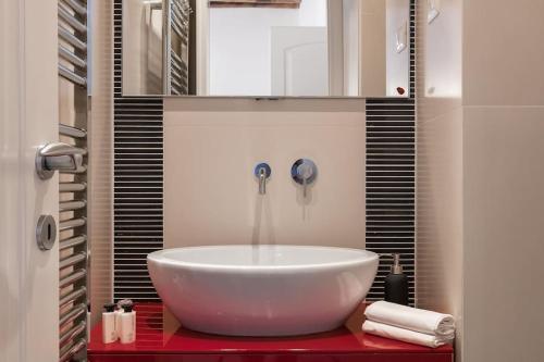 NEW! Design apartment 2 min from Spanish Steps