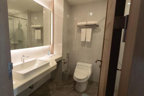Ένα μπάνιο στο Crystal Srivaree Suvarnabhumi Hotel
