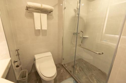 Ένα μπάνιο στο Crystal Srivaree Suvarnabhumi Hotel