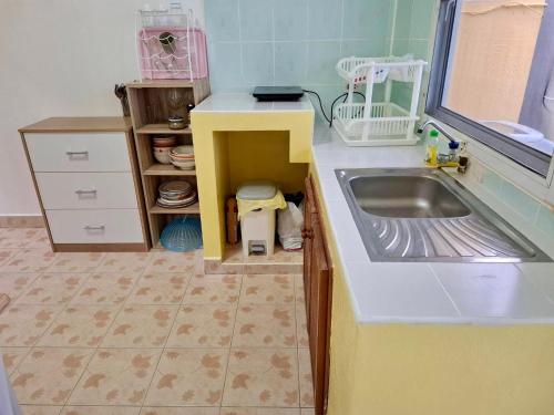 Køkken eller tekøkken på 2 bedroom bungalow Nai Harn 4 Resort