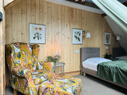 a bedroom with a couch and a bed and a chair at Willa Świeradówka in Świeradów-Zdrój