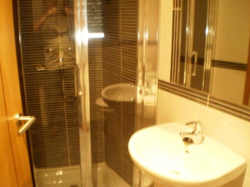 a bathroom with a sink and a shower at Hostal Rica Posada in Guadalajara