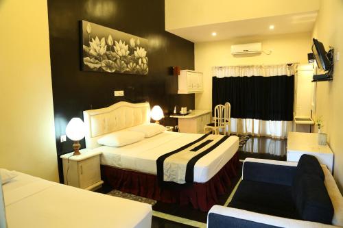 En eller flere senge i et værelse på Miridiya Lake Resort