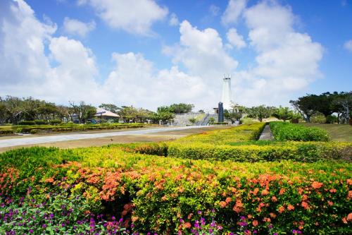 Un jardín fuera de Nest Hotel Naha Nishi