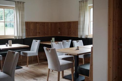 a dining room with wooden tables and chairs at Gut Mitterlehen in Elsbethen