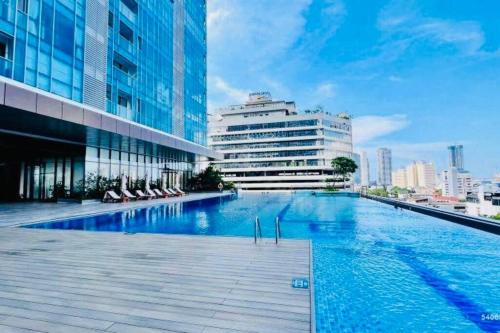 Bazén v ubytování Luxury apartment in capital twinpeaks colombo nebo v jeho okolí