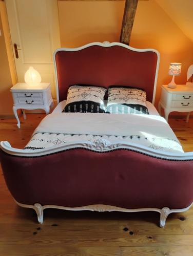 En eller flere senge i et værelse på Gîte avec parking, au calme, entre Colmar-Riquewihr et Obernai, terrasse, vue sur espaces verts et coteaux d Alsace, route du vin-châteaux