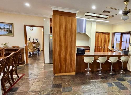Fotografie z fotogalerie ubytování Maggie's Guesthouse - large property with pool, billiards, tennis court, BBQ & more v destinaci Warrandyte