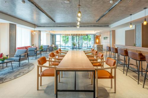 a conference room with a long table and chairs at Park Inn by Radisson Vellore in Vellore