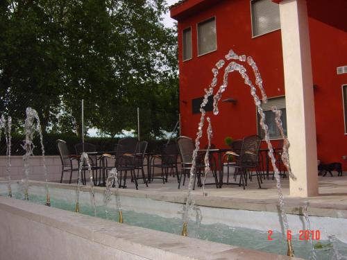 Бассейн в Hostal Rica Posada или поблизости