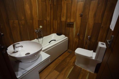 Koupelna v ubytování Karingens Resort