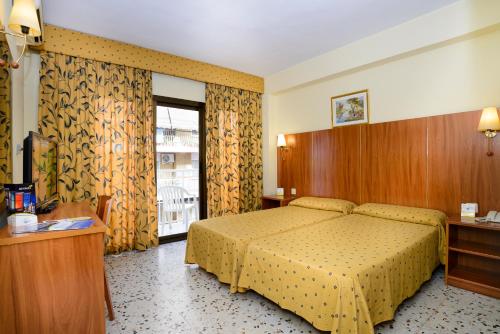 En eller flere senger på et rom på Hotel Mareny Benidorm