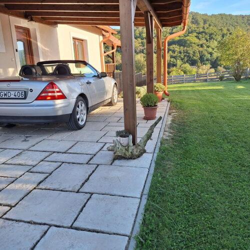a car parked in front of a house at Kata Vendégház in Kapolcs