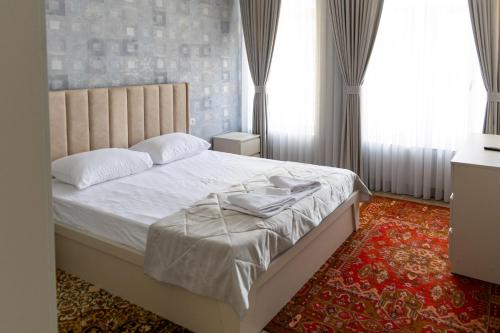 Postel nebo postele na pokoji v ubytování Gladzor Hotel
