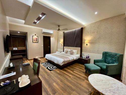Postel nebo postele na pokoji v ubytování Hotel Royal Livin