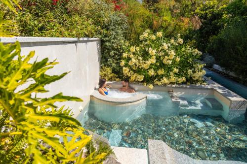 Bazén v ubytování Corte Bianca - Adults Only & SPA - Bovis Hotels nebo v jeho okolí