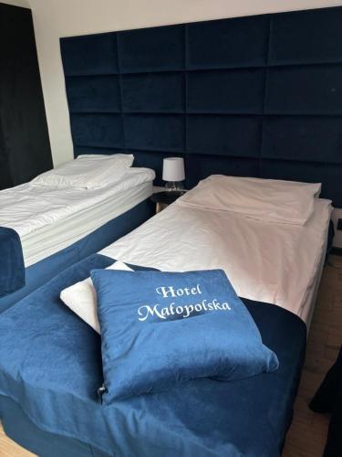 Letto o letti in una camera di Hotel Restauracja Małopolska