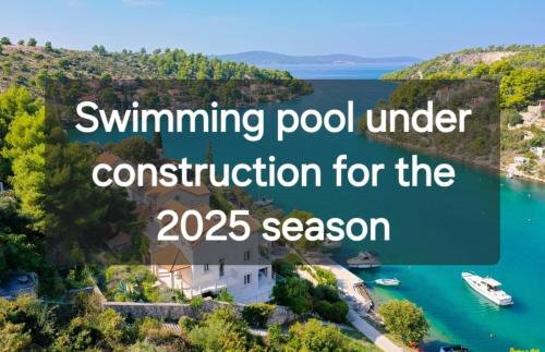 a vacation to the swimming pool under construction for the season at VILLA PHILIPPA - idyllic location, first row to the sea - incredible view of the sea bay - old money style mansion - VIP airport shuttle - free parking - BURALUX properties in Sutivan