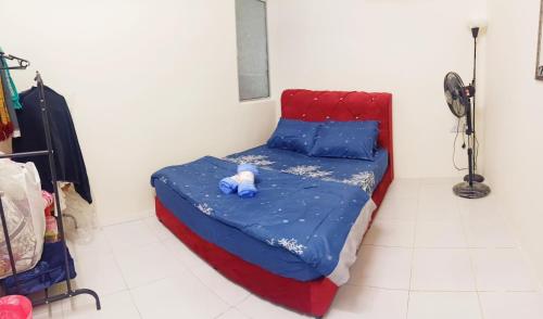 Кровать или кровати в номере Ceq Atiah Homestay