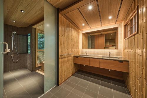 a bathroom with two sinks and a shower at Nishimuraya Honkan in Toyooka