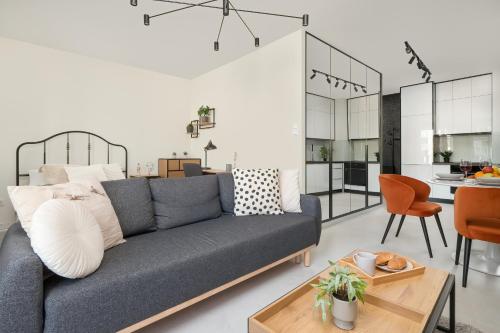 Luksusowe Studio w Łodzi z Biurkiem, Balkonem i Klimatyzatorem by Renters Prestige