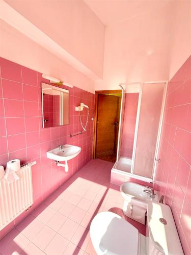 Ένα μπάνιο στο Hostel Nuove Frontiere