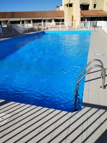 Bazén v ubytování Gruissan vue Port - Piscine - Plage à pied - Climatisation - Confort nebo v jeho okolí