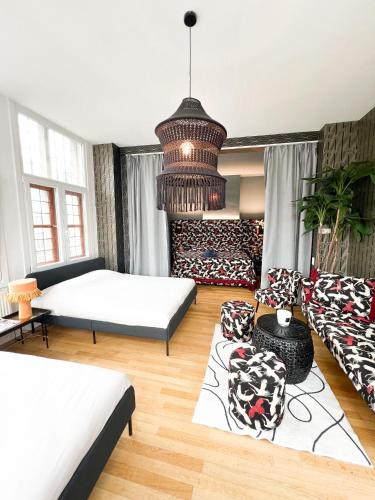 Ένα ή περισσότερα κρεβάτια σε δωμάτιο στο Le FauBourg Suites