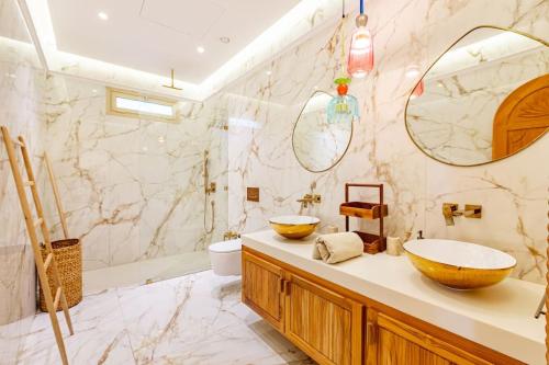 Koupelna v ubytování Villa Bahamas , Luxe et élégance & piscine Chauffée, jacuzzi