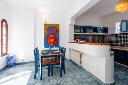 a dining room with a table and chairs at Riad Asilah 32 in Asilah
