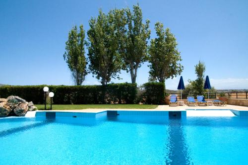 Πισίνα στο ή κοντά στο Alianthos Suites