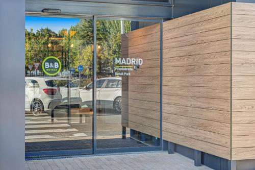 a sign on the side of a mordord building at B&B HOTEL Madrid Fuenlabrada Retail Park in Fuenlabrada
