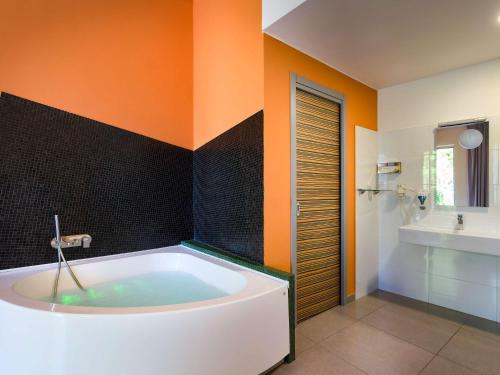 Koupelna v ubytování ibis Styles Catania Acireale