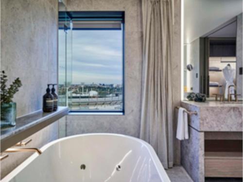 Pullman Melbourne On the Park Image