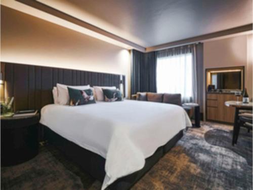 Pullman Melbourne On the Park Image