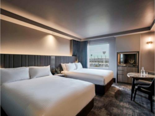 Pullman Melbourne On the Park Image