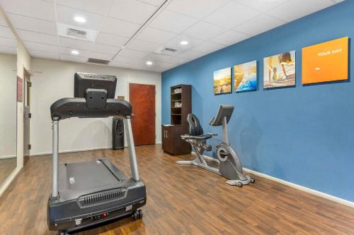 a fitness room with a treadmill and a gym at Comfort Suites Blythe in Blythe